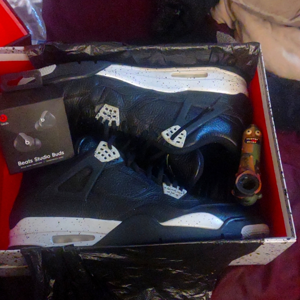 Jordan 4s Oreos Make a offer